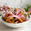 Ceviche de Chicharrón en Canasta de Plátano Verde